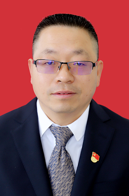杨兆明2寸红底.jpg